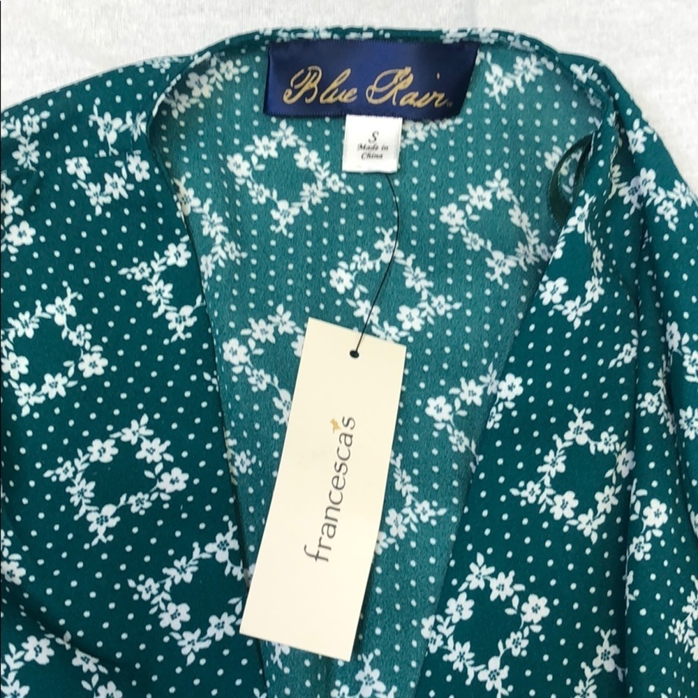 New ! Francesca’s Forest Green Top - Picture 5 of 5